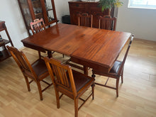 Cargar imagen en el visor de la galería, Comedor Antiguo con 6 Sillas, Trinchador, Vitrina y Bufetera (CF1802252)