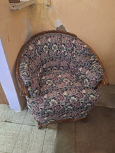 Cargar imagen en el visor de la galería, Sala Floreada Marco de Madera Tallado