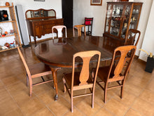 Cargar imagen en el visor de la galería, Comedor Redondo 6 Personas. Vitrina, Bufetero, Escritorio y Silla Antiguo (CF2308221)