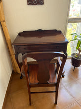 Cargar imagen en el visor de la galería, Comedor Redondo 6 Personas. Vitrina, Bufetero, Escritorio y Silla Antiguo (CF2308221)