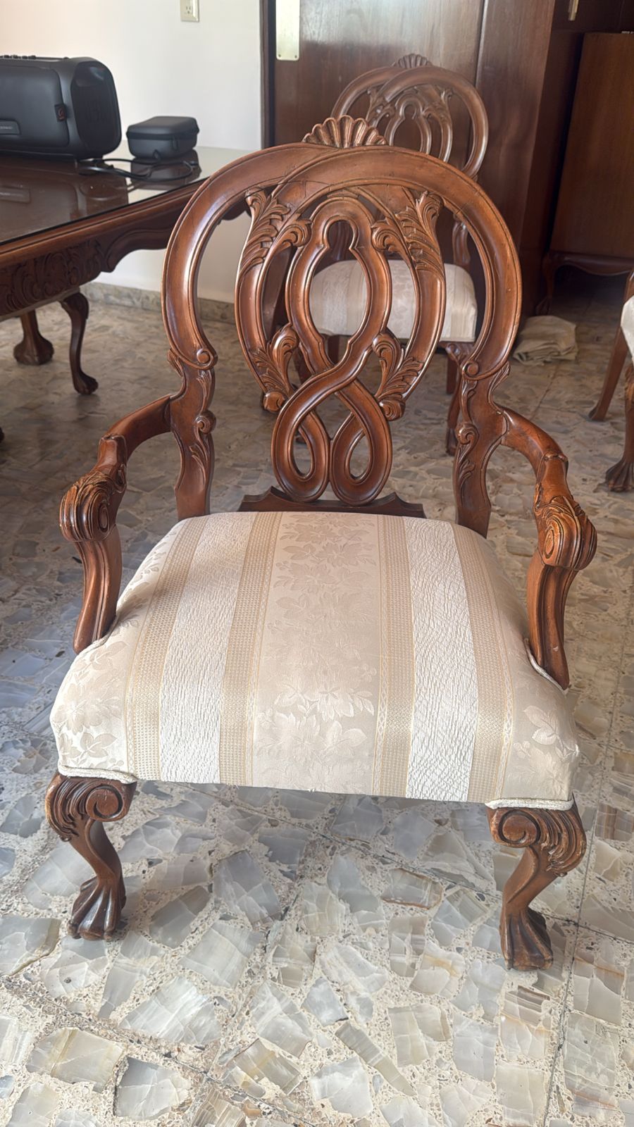 Comedor con 8 Sillas y Vitrina Estilo Provenzal