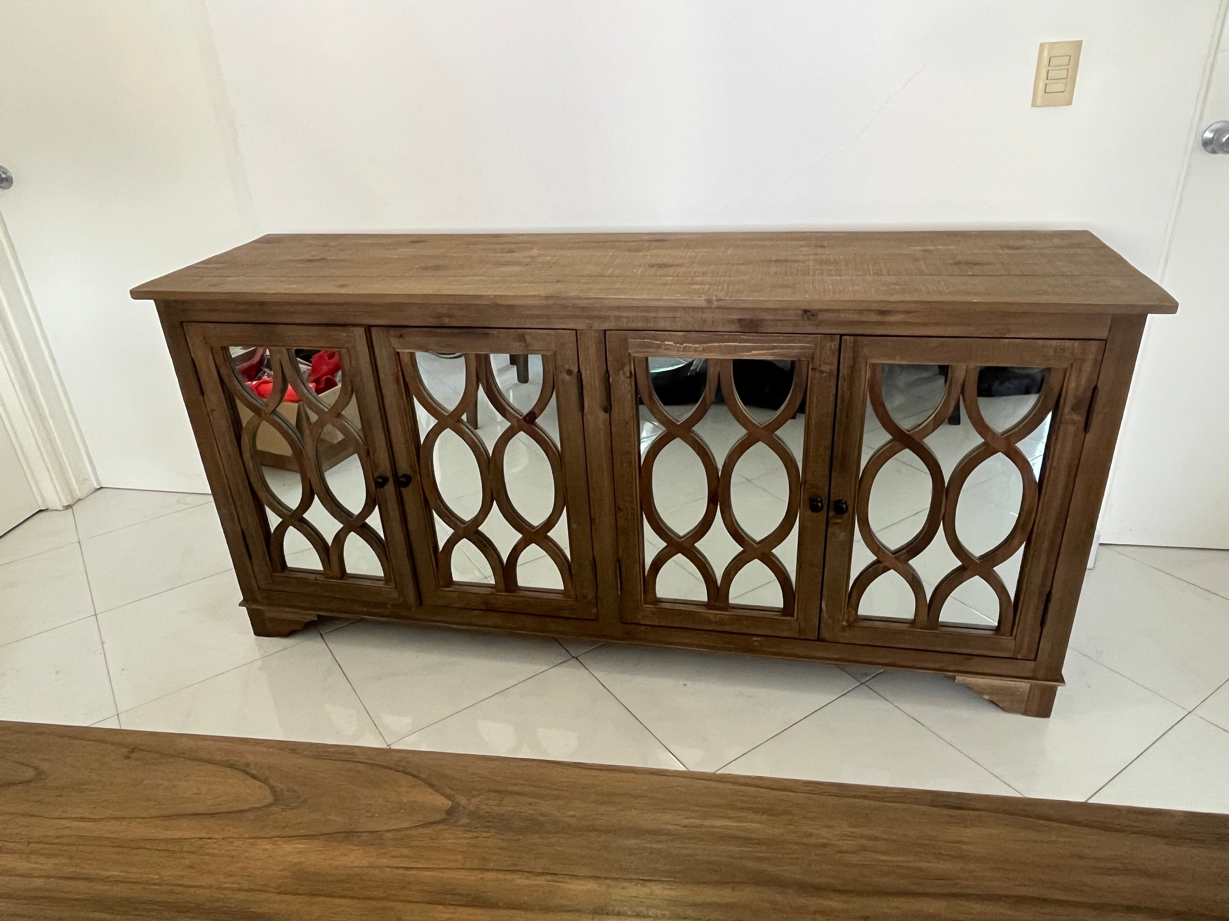 Comedor Ashley con 7 Sillas y Trinchador