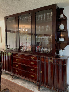 Comedor de Caoba Circa 1940 con 2 Trinchadores y Vitrina