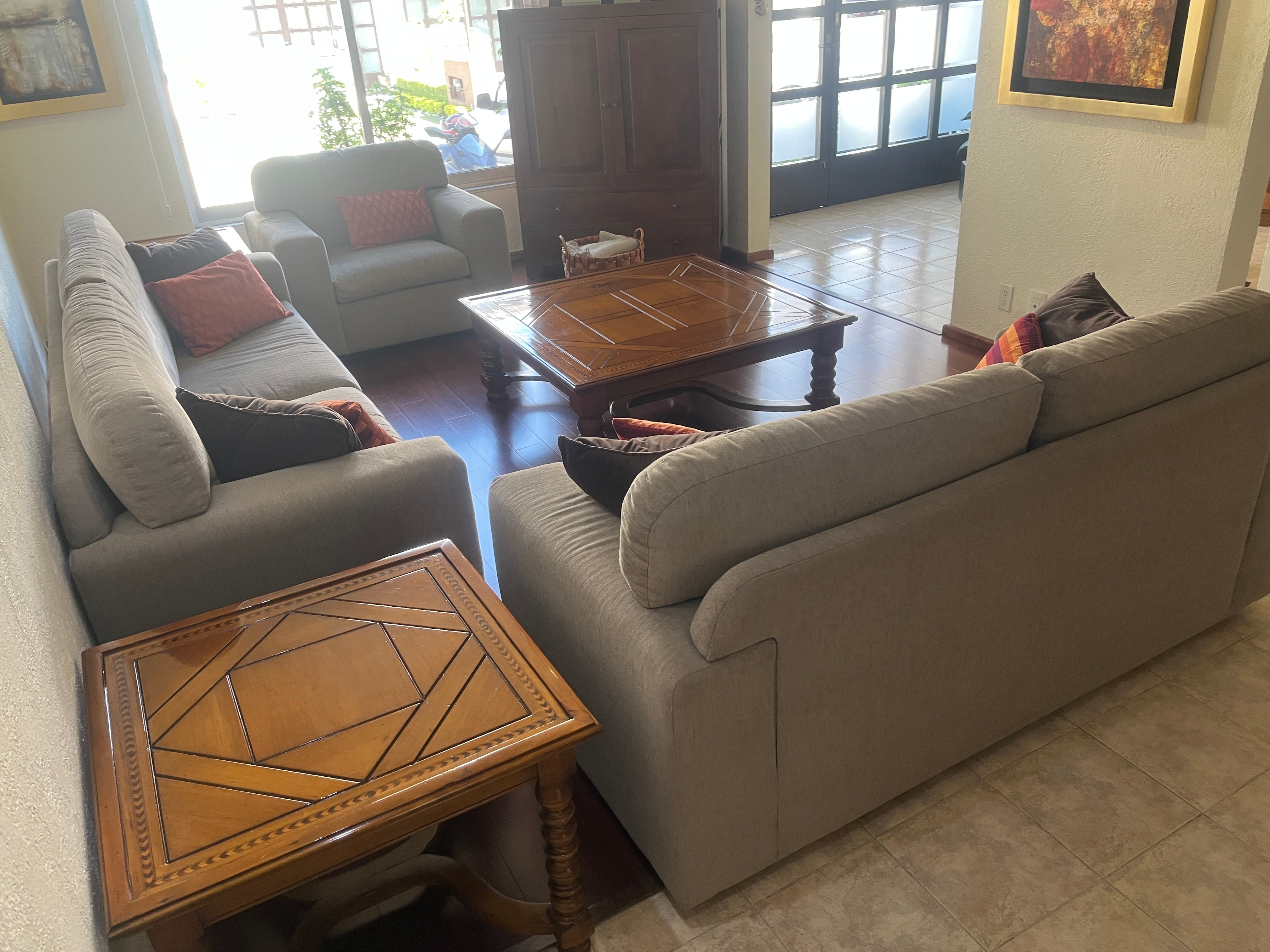 Sala Tapiz Gris con Jgo. de 3 Mesas