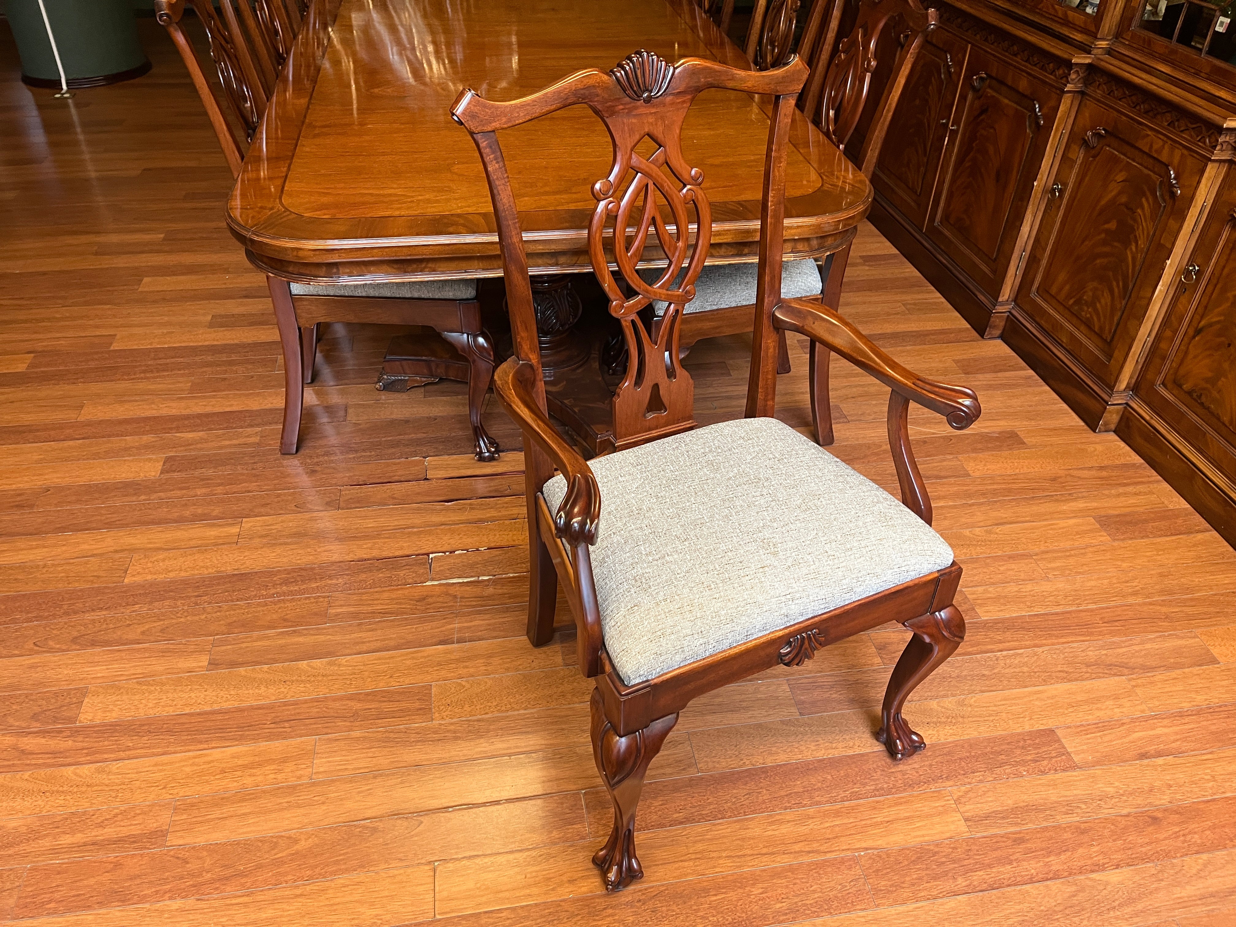 Comedor 10 Sillas con Vitrina