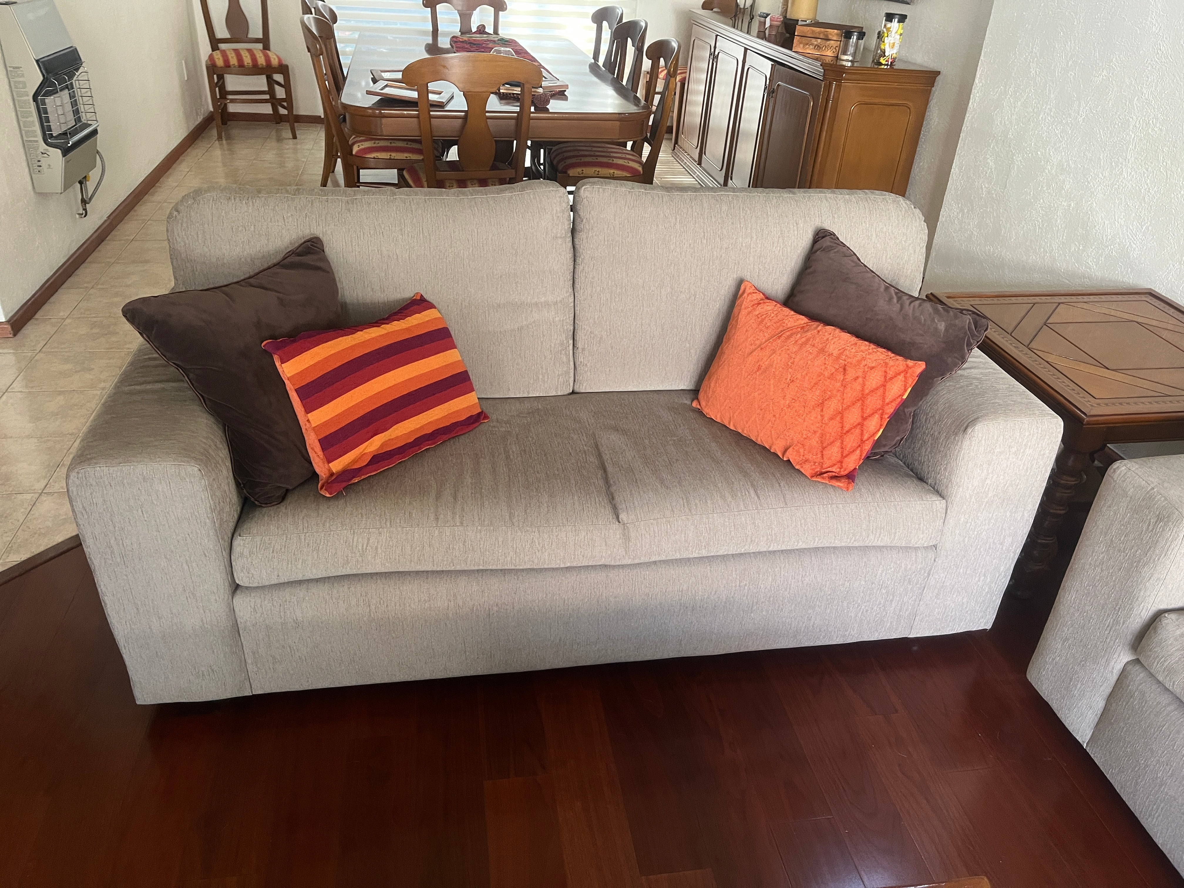 Sala Tapiz Gris con Jgo. de 3 Mesas