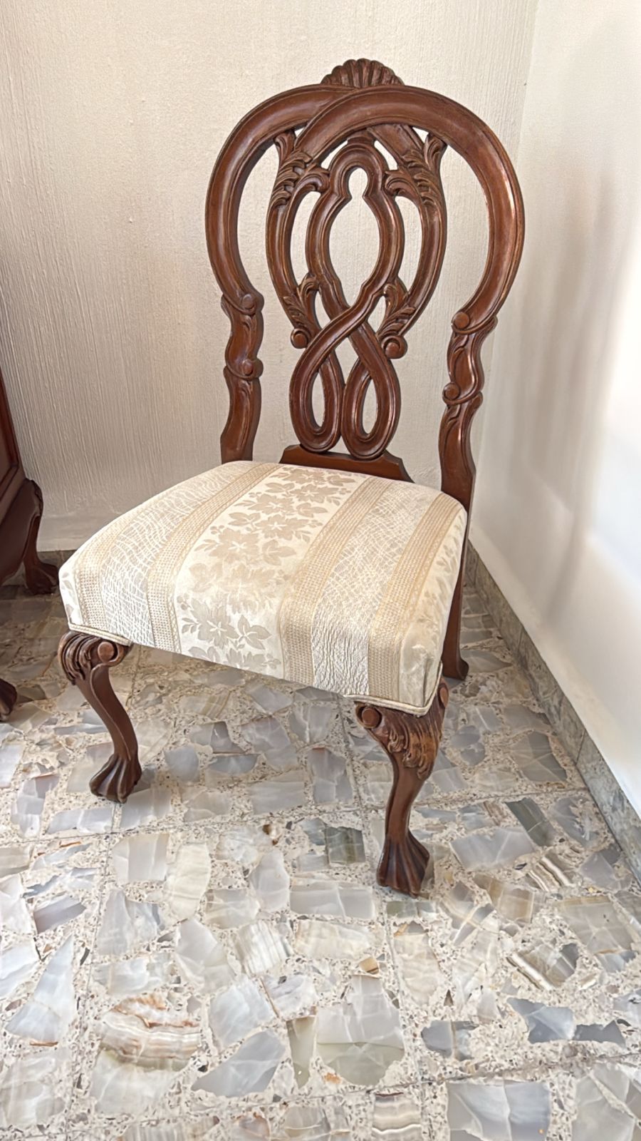 Comedor con 8 Sillas y Vitrina Estilo Provenzal