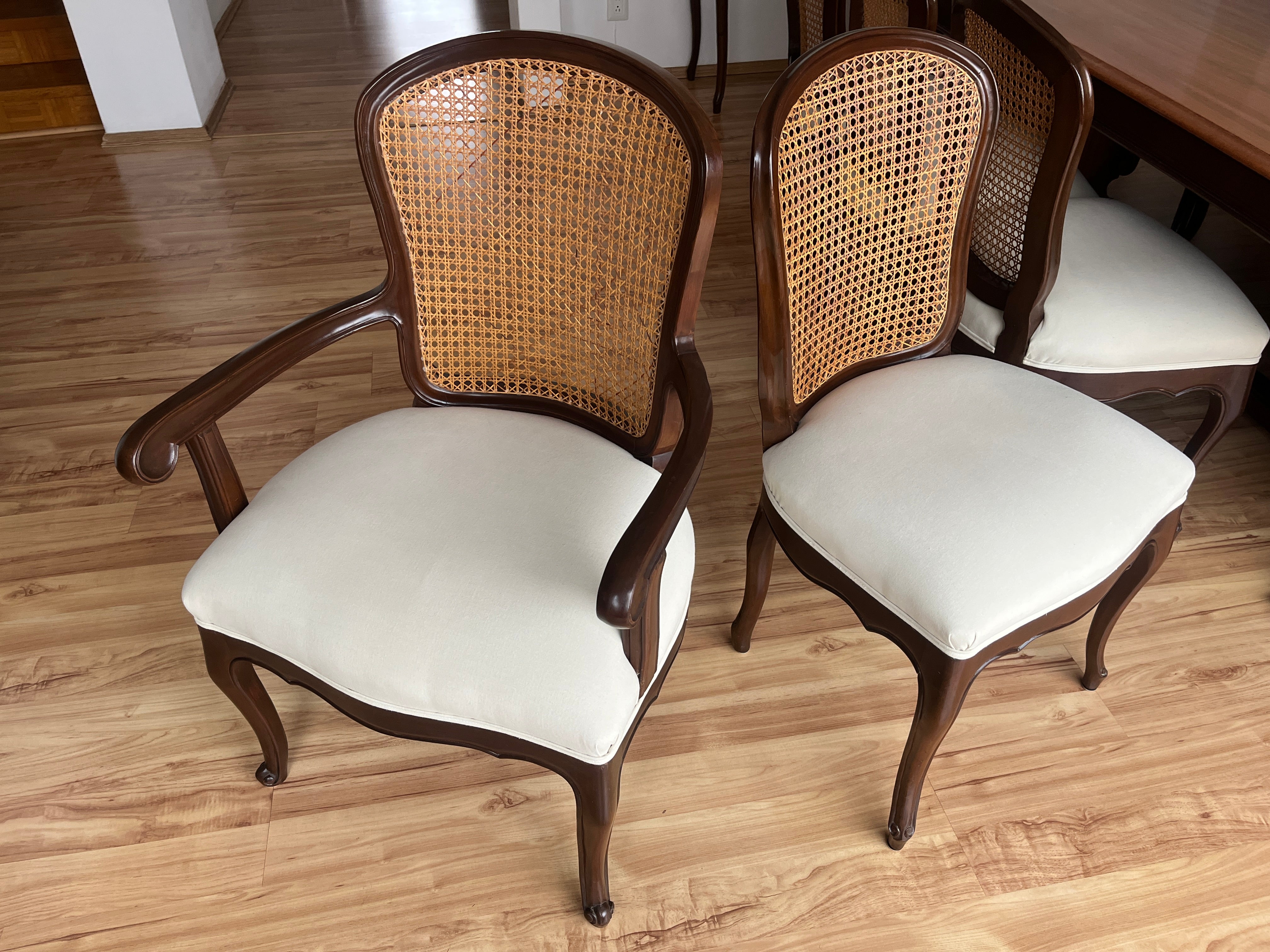 Comedor Provenzal 10 Sillas, Trinchador y Mesa Auxiliar
