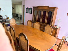 Cargar imagen en el visor de la galería, Comedor para 8 Personas con Vitrina Estilo Provenzal
