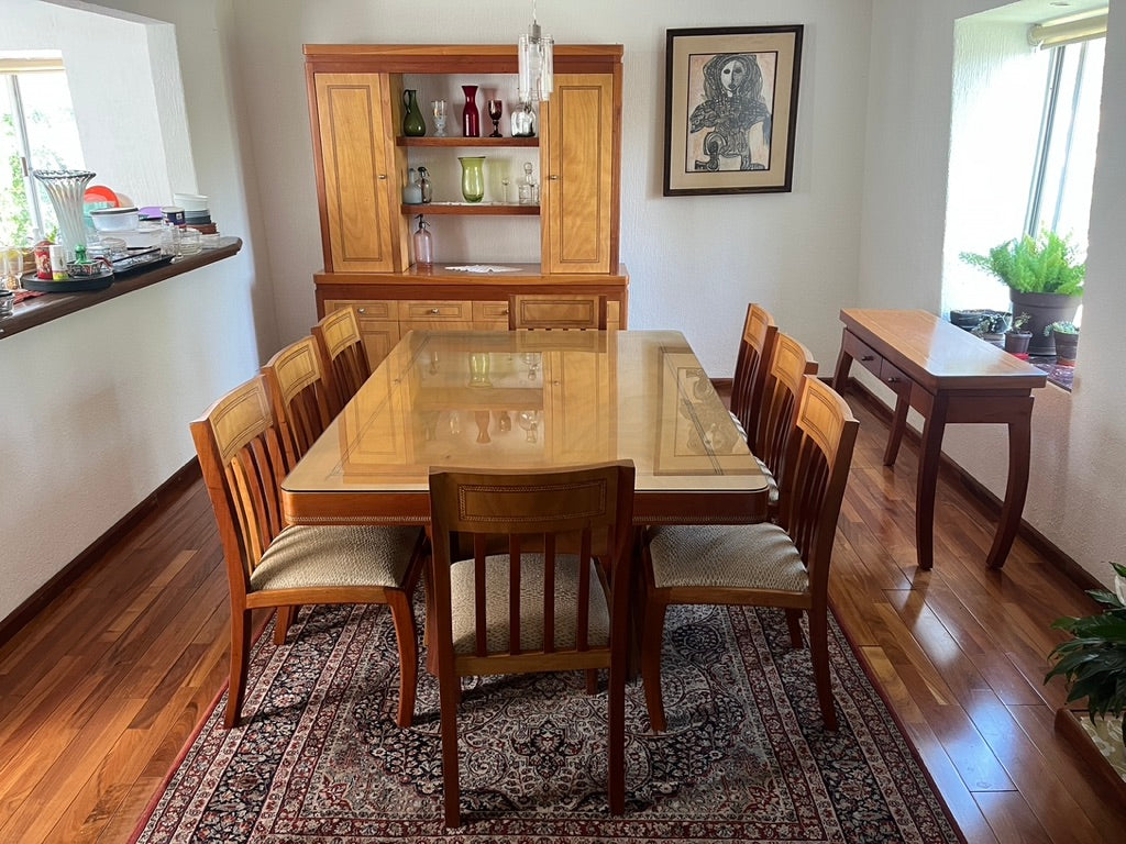 Comedor con 8 Sillas. Trastero y Mesa Auxiliar