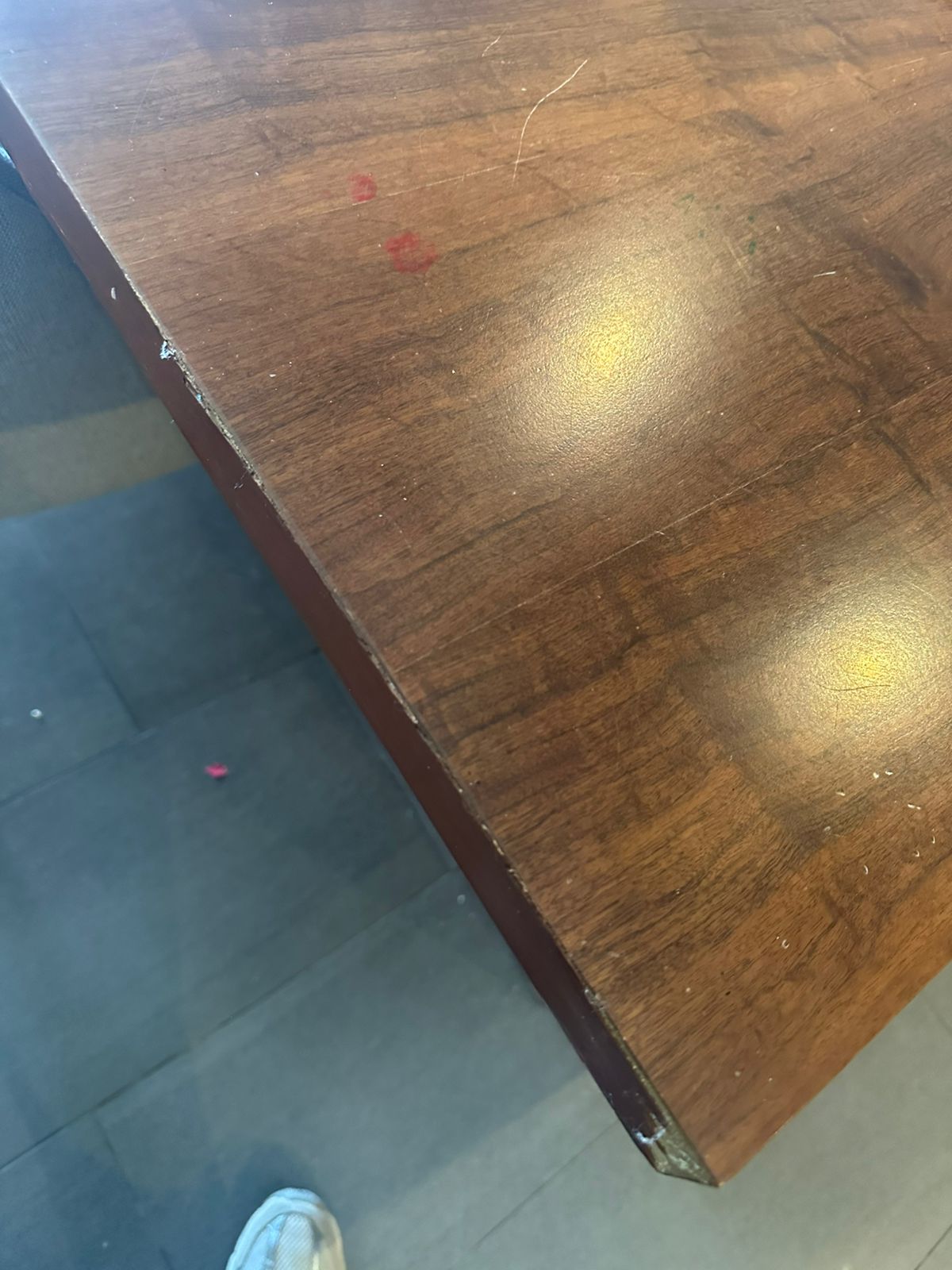 Comedor con 5 Sillas y Banca