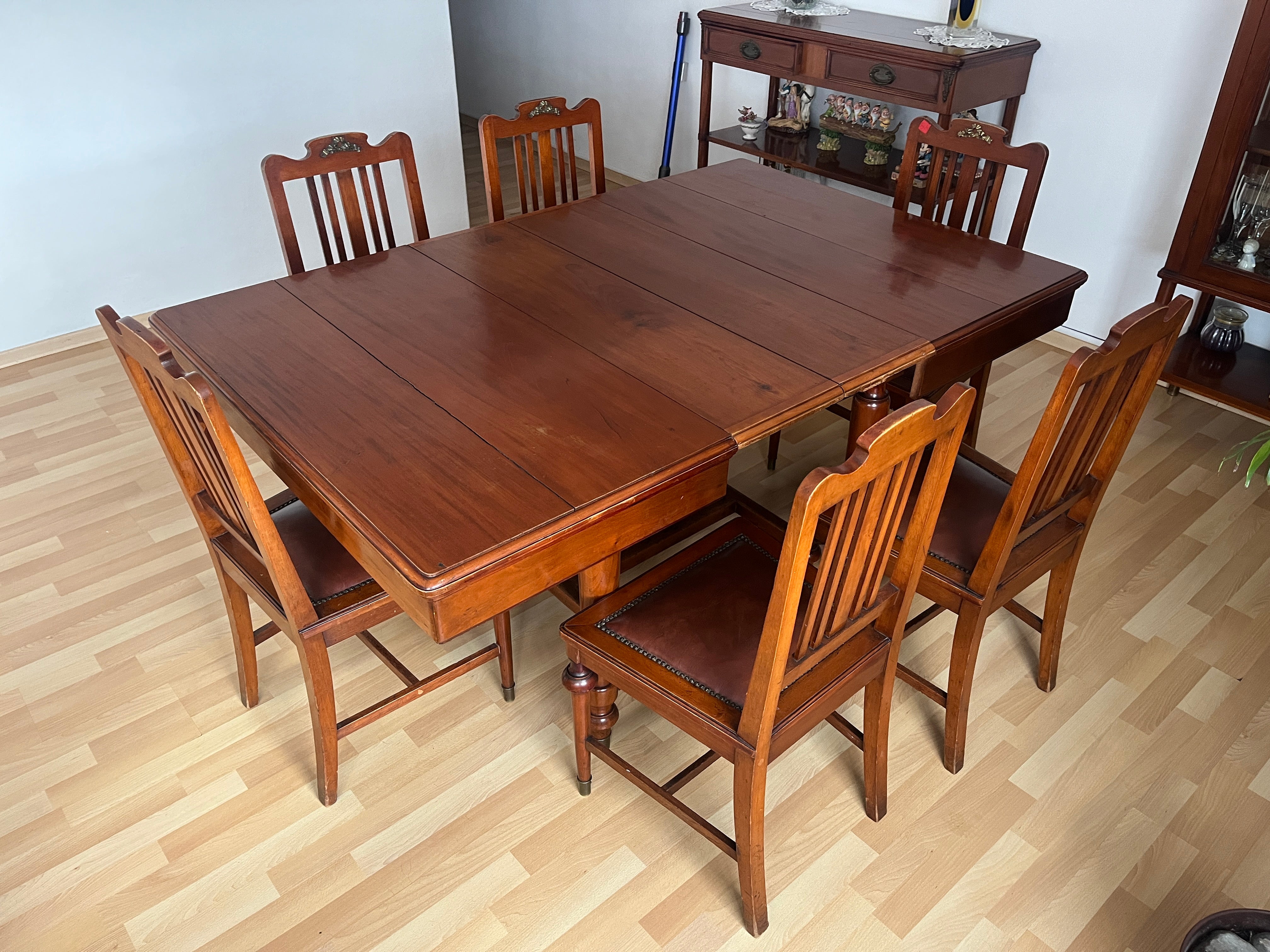 Comedor Antiguo con 6 Sillas, Trinchador, Vitrina y Bufetera (CF1802252)