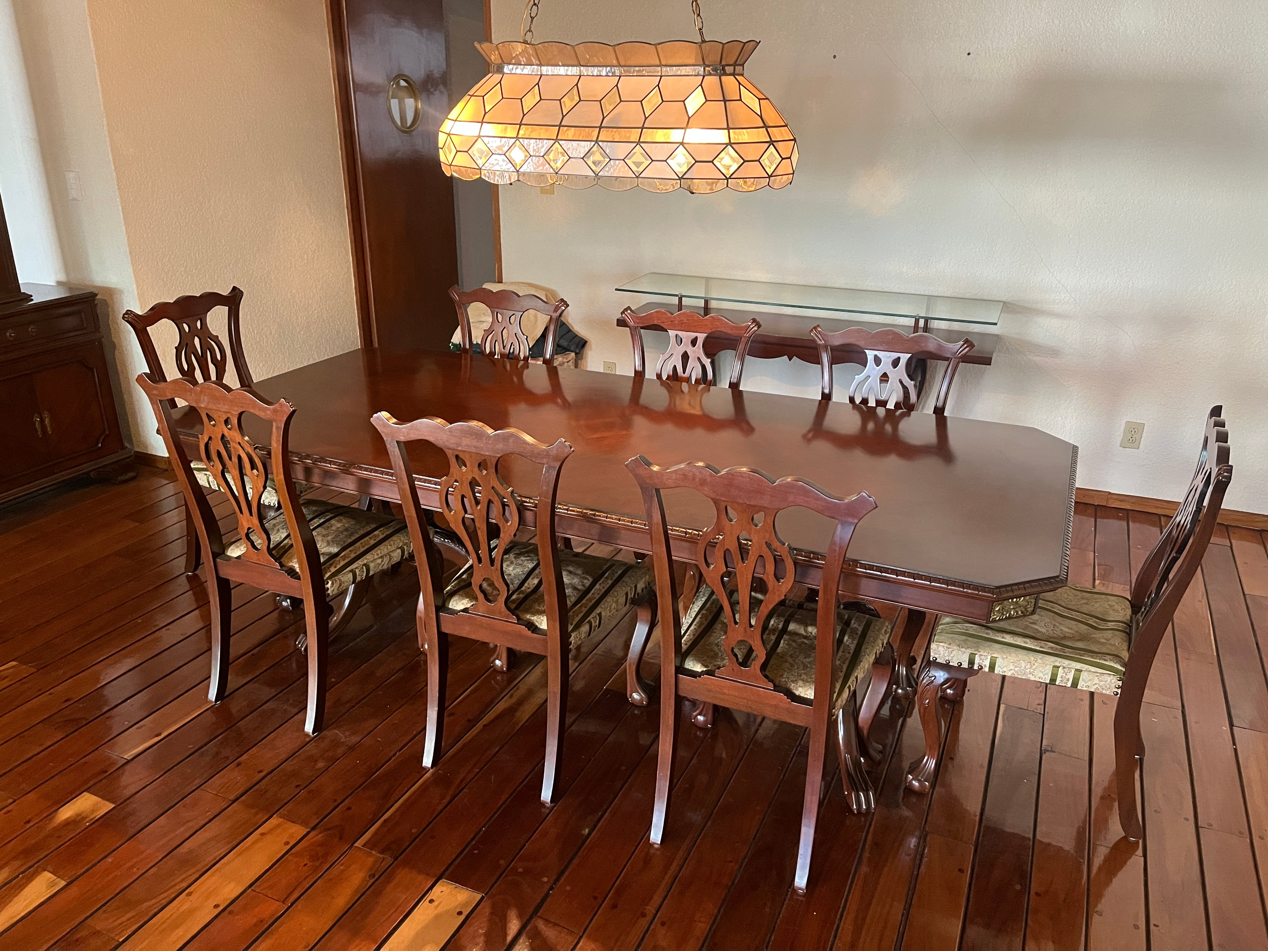 Comedor con 8 Sillas y Consola