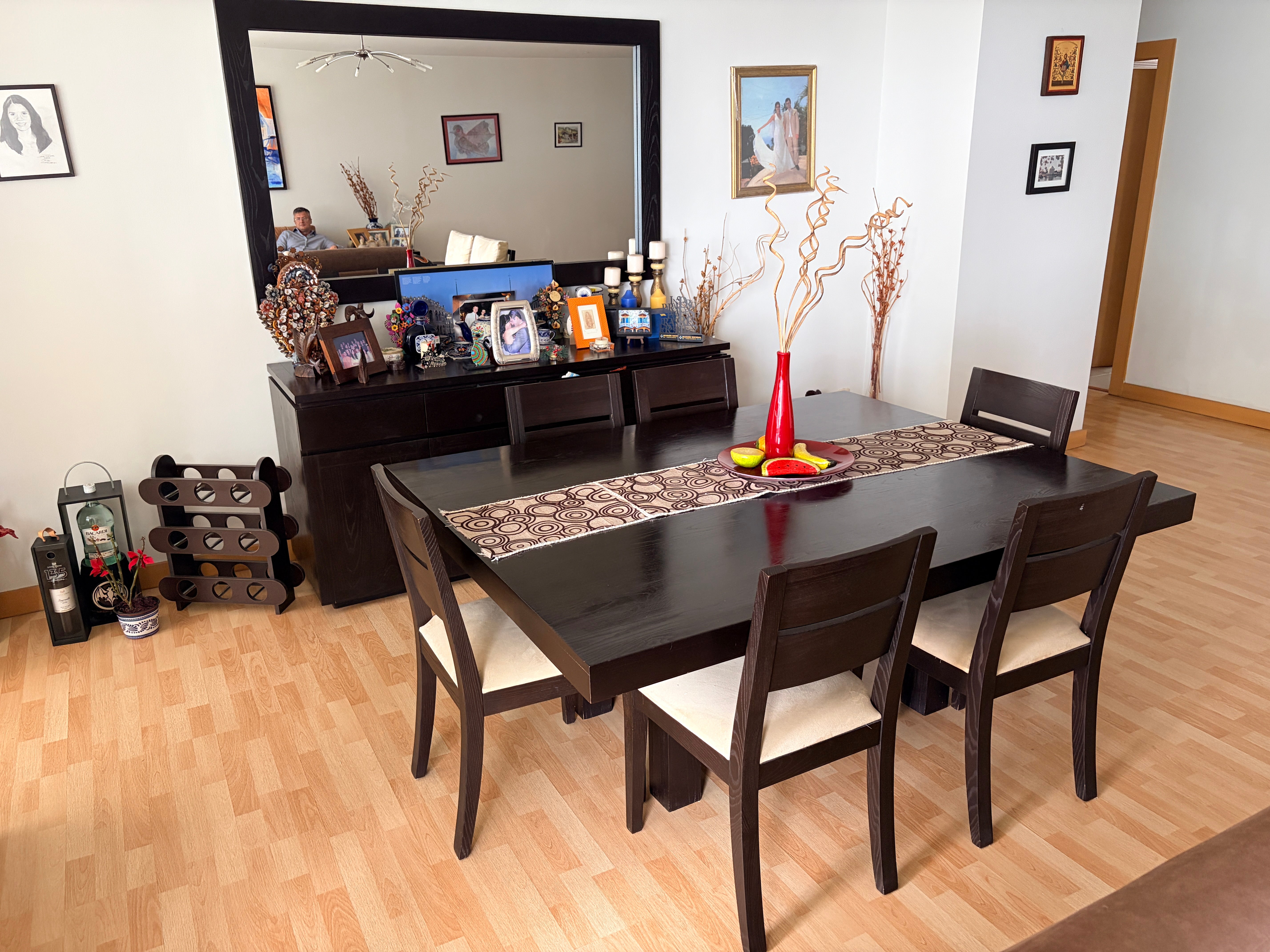 Comedor con Trinchador y Espejo