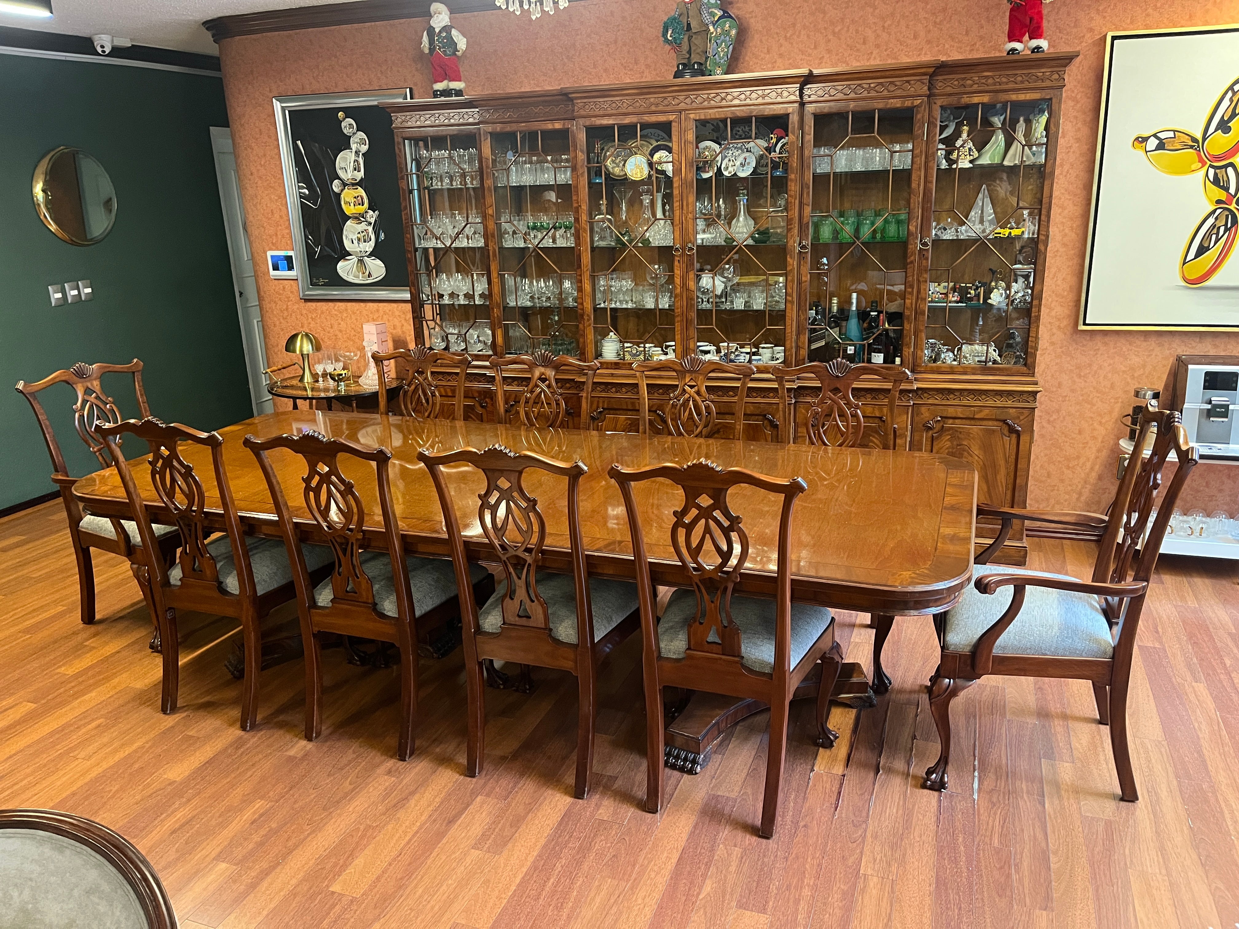 Comedor 10 Sillas con Vitrina