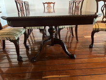 Cargar imagen en el visor de la galería, Comedor con 8 Sillas y Consola
