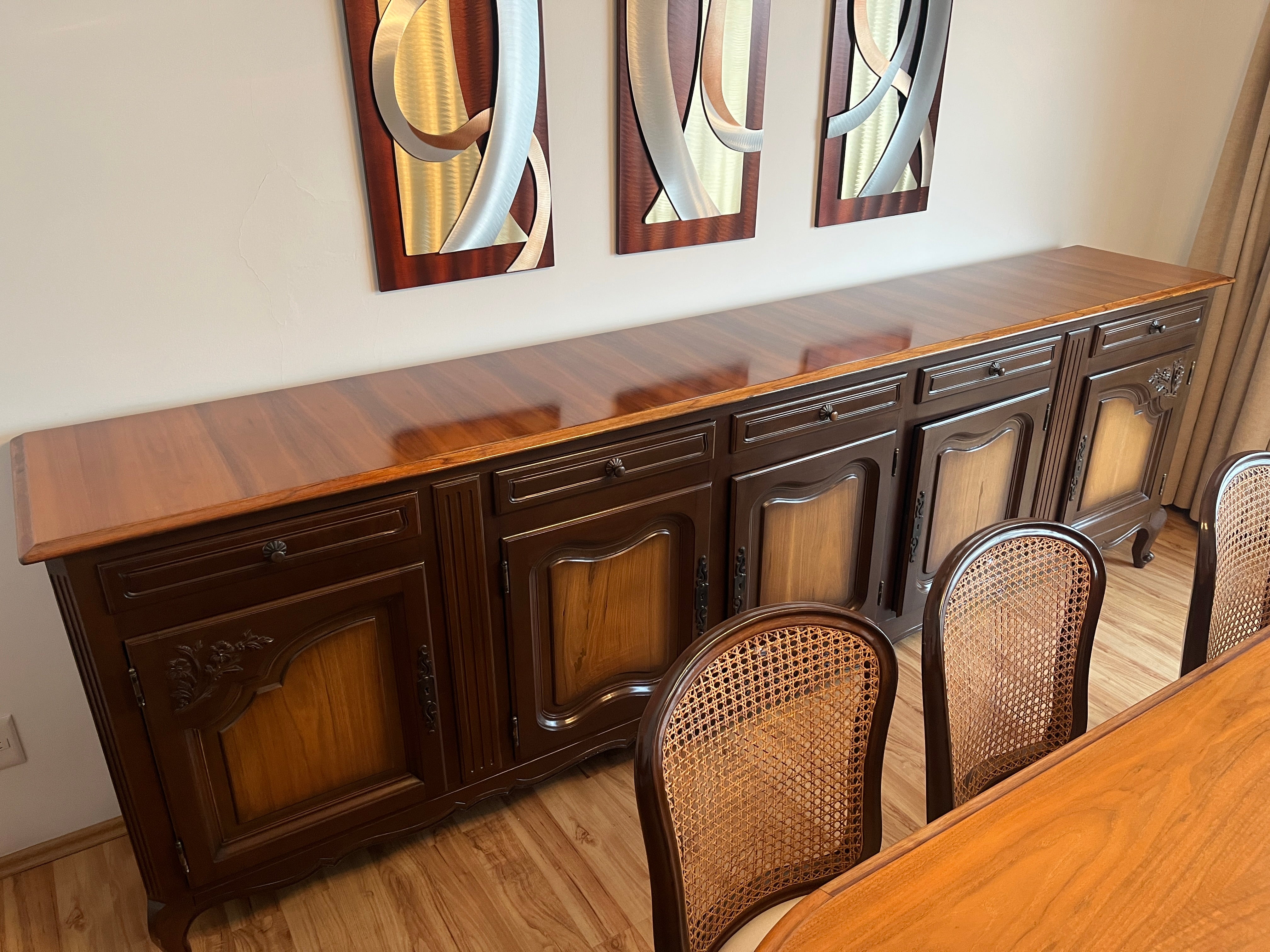 Comedor Provenzal 10 Sillas, Trinchador y Mesa Auxiliar