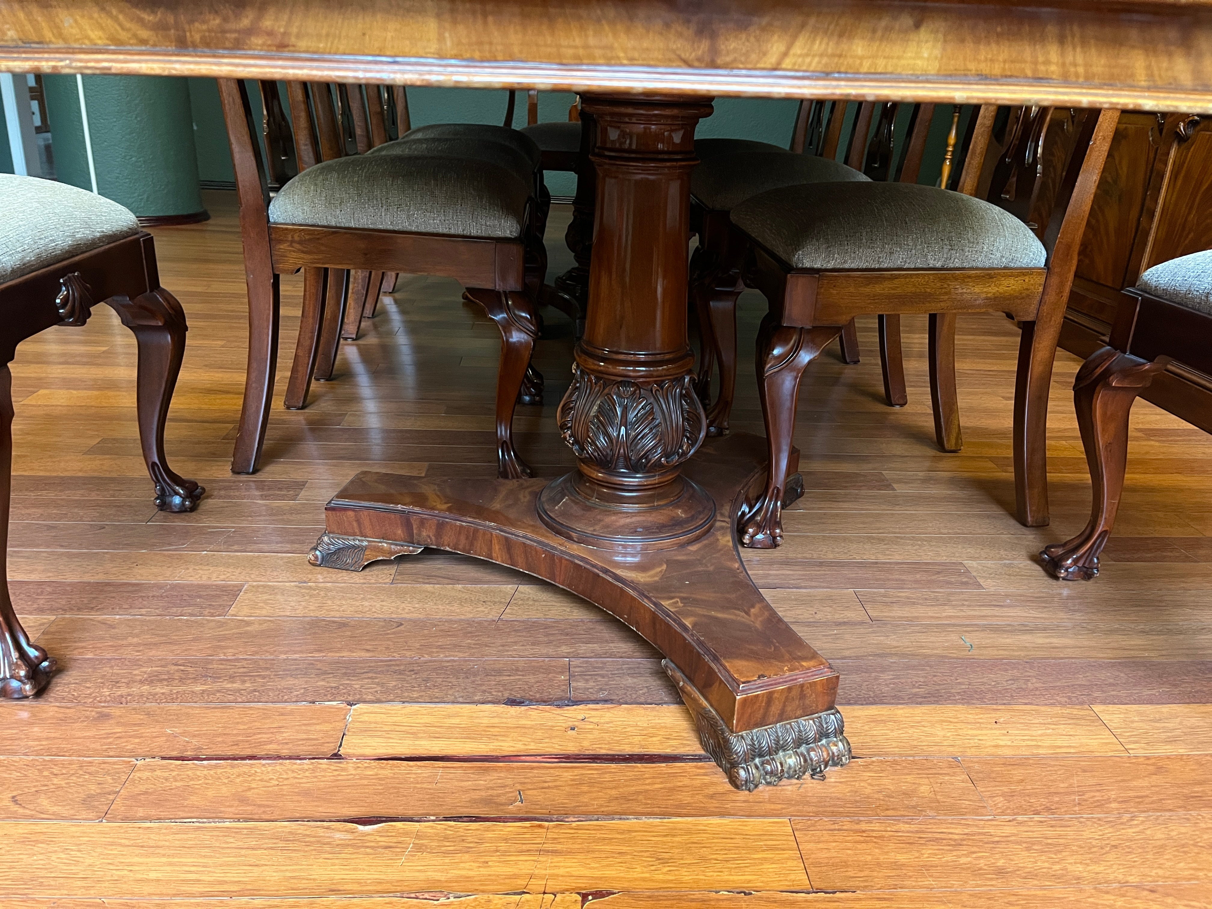 Comedor 10 Sillas con Vitrina