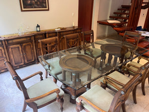 Comedor Cubierta de Vidrio con 10 Sillas y 2 Trinchadores