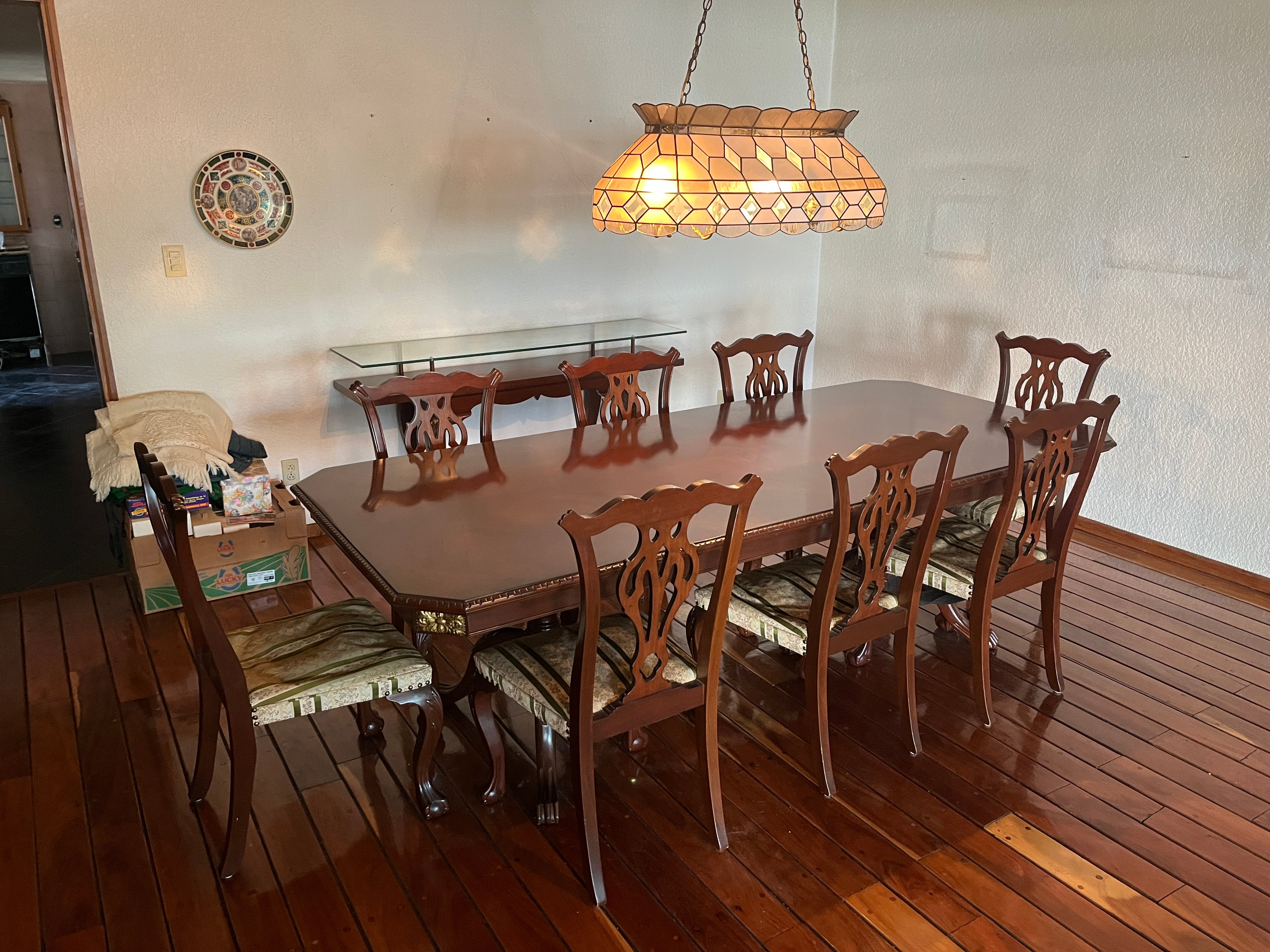 Comedor con 8 Sillas y Consola