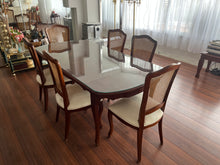 Cargar imagen en el visor de la galería, Comedor con 6 Sillas y Vitrina
