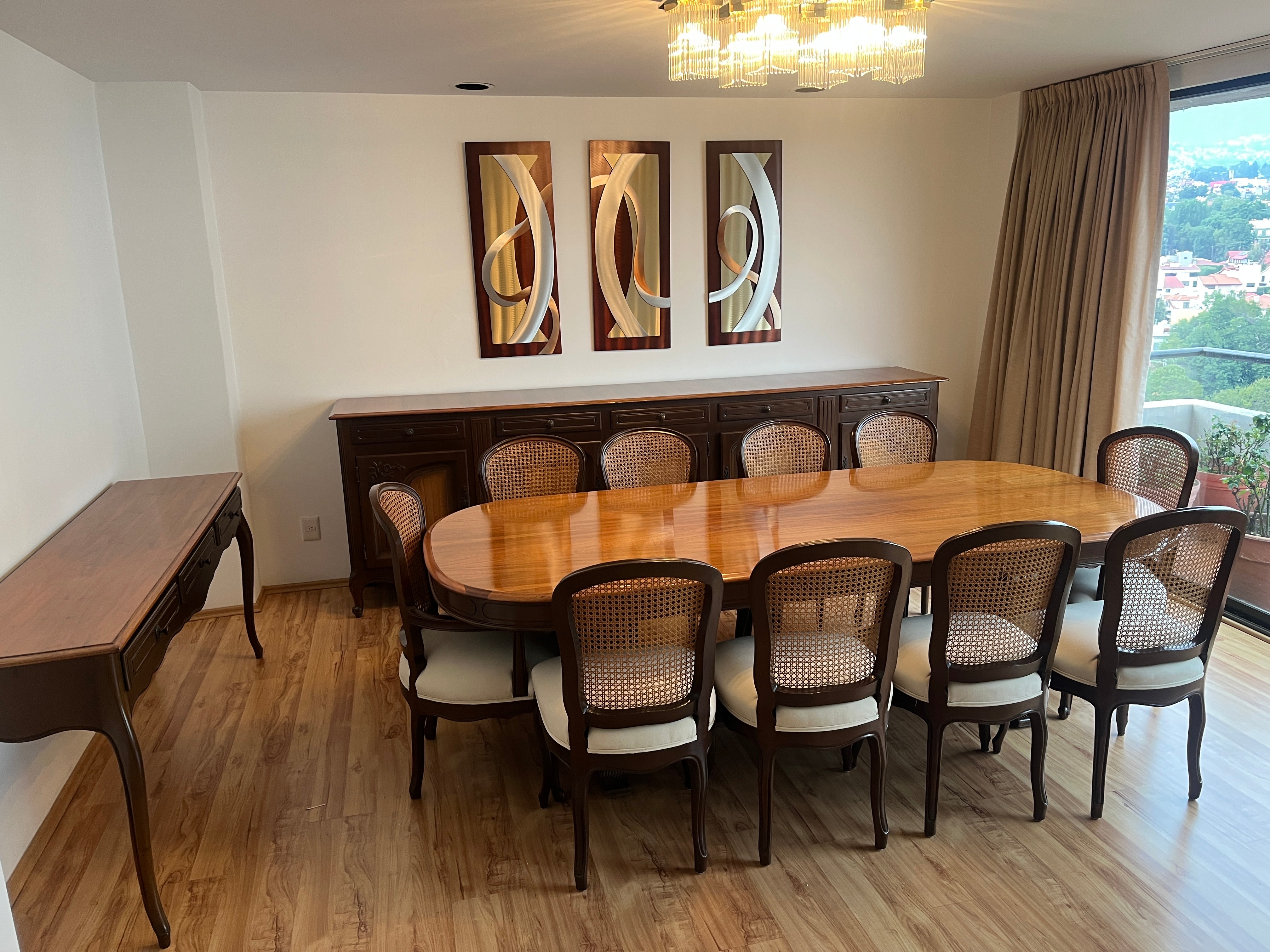 Comedor Provenzal 10 Sillas, Trinchador y Mesa Auxiliar
