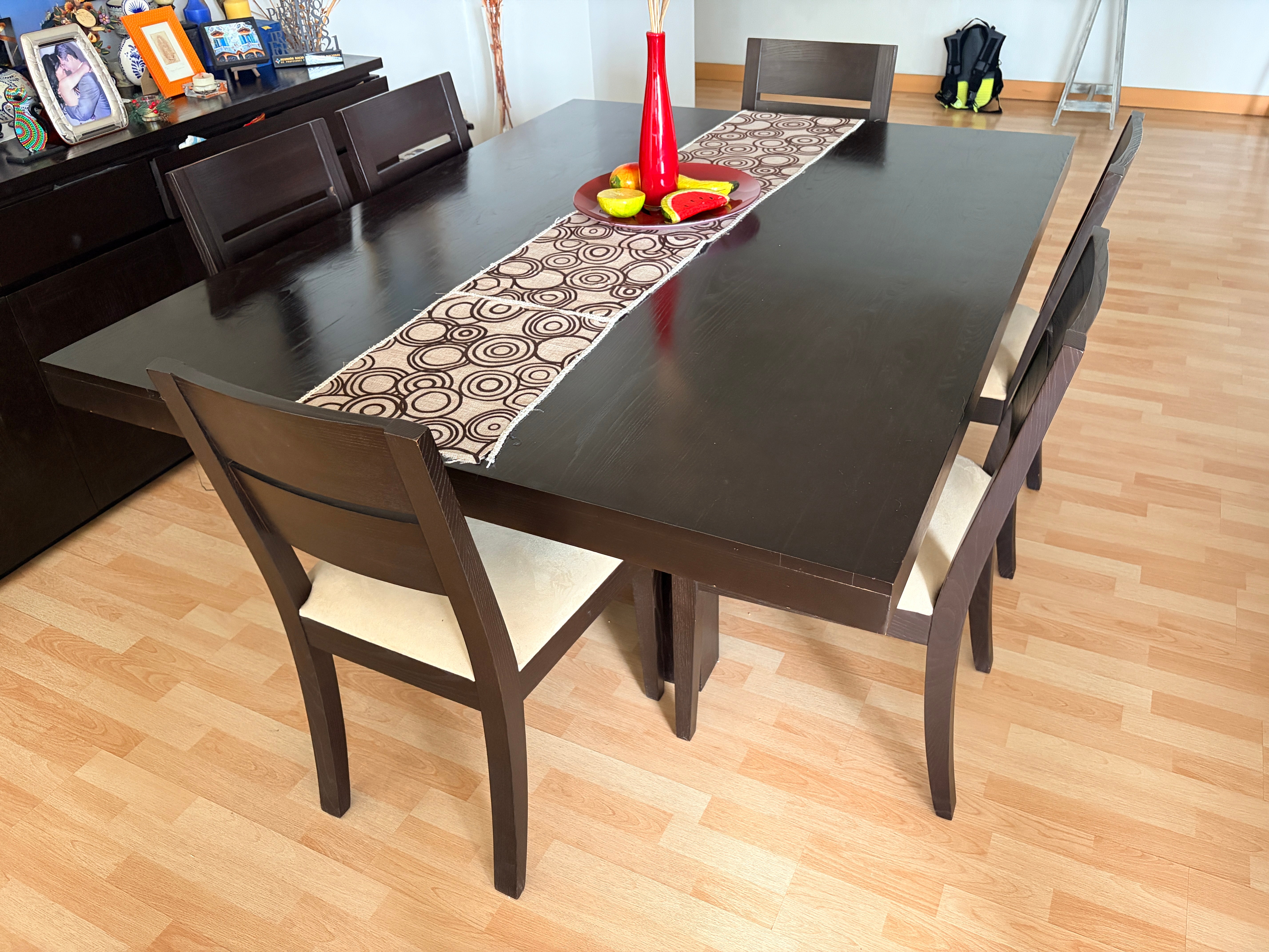 Comedor con Trinchador y Espejo