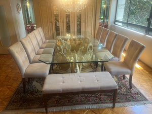 Comedor con 10 Sillas y 2 Bancas