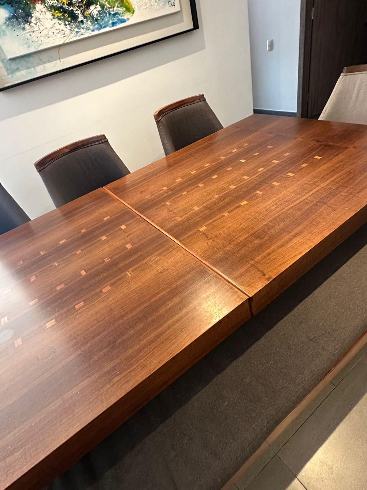 Comedor con 5 Sillas y Banca