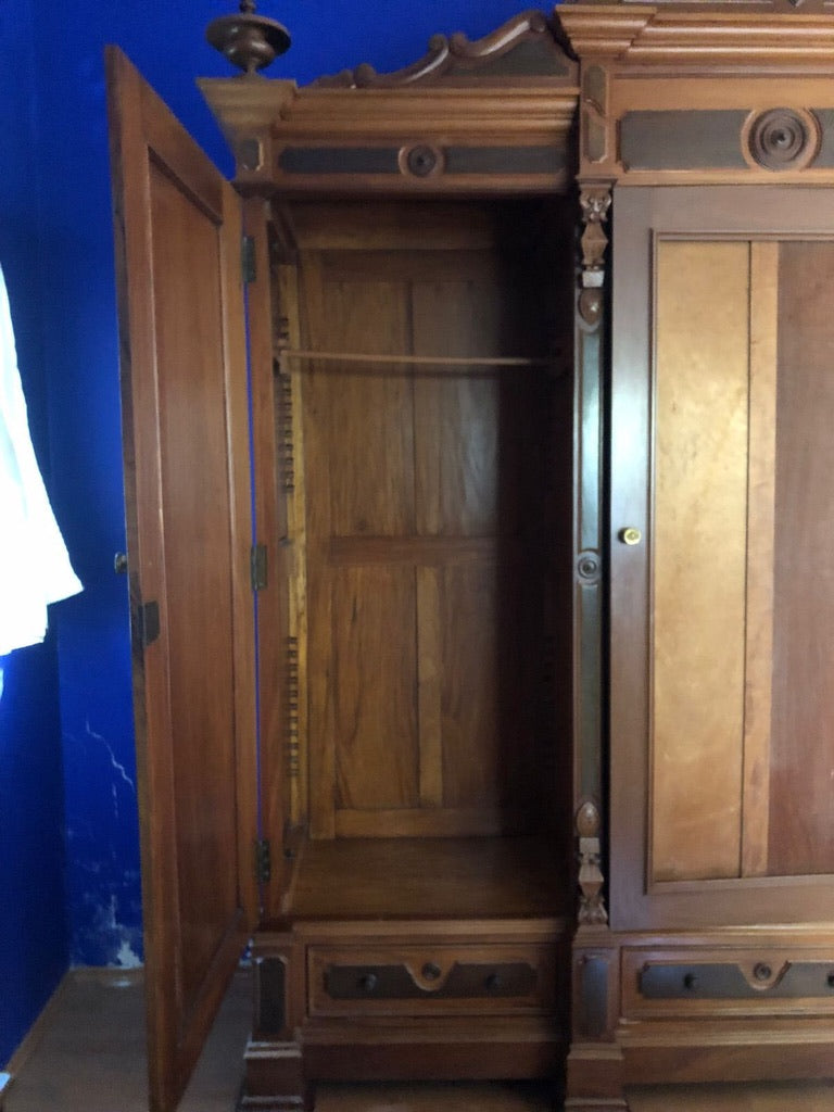Ropero Antiguo de 3 Puertas