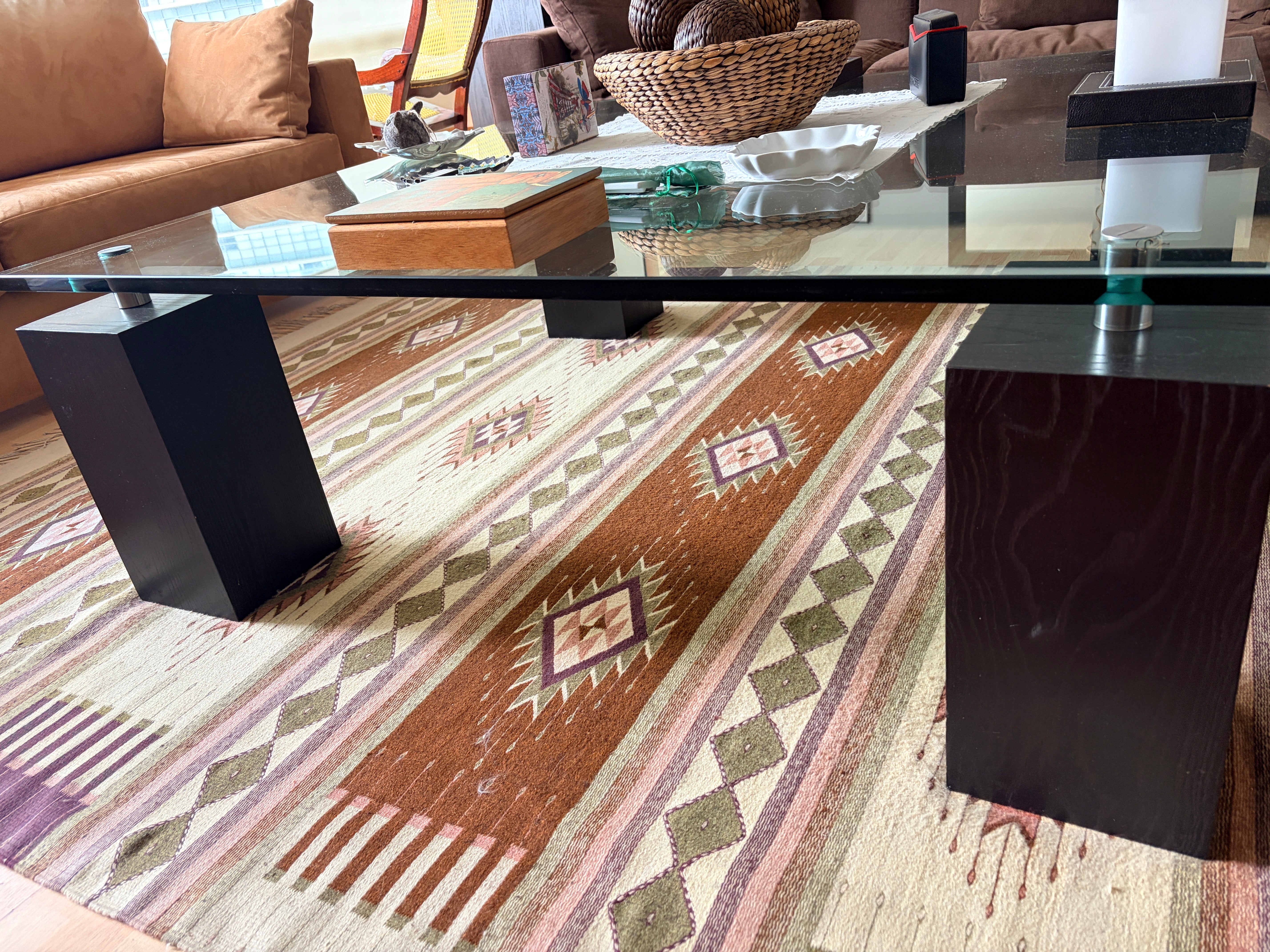 Mesa Cuadrada Cubierta de Vidrio Grueso Terrés
