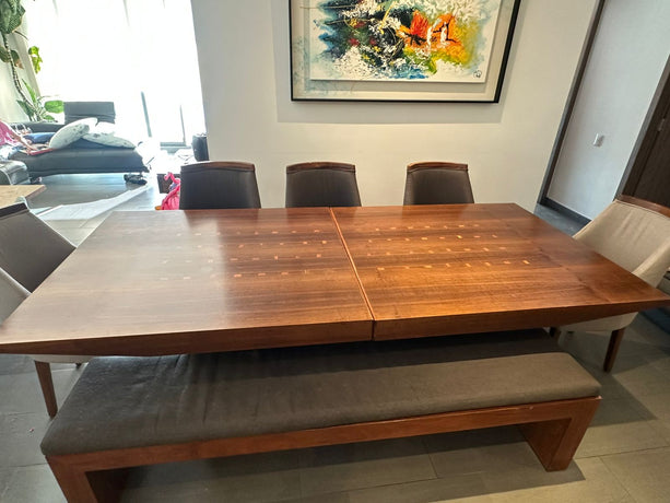 Comedor con 5 Sillas y Banca