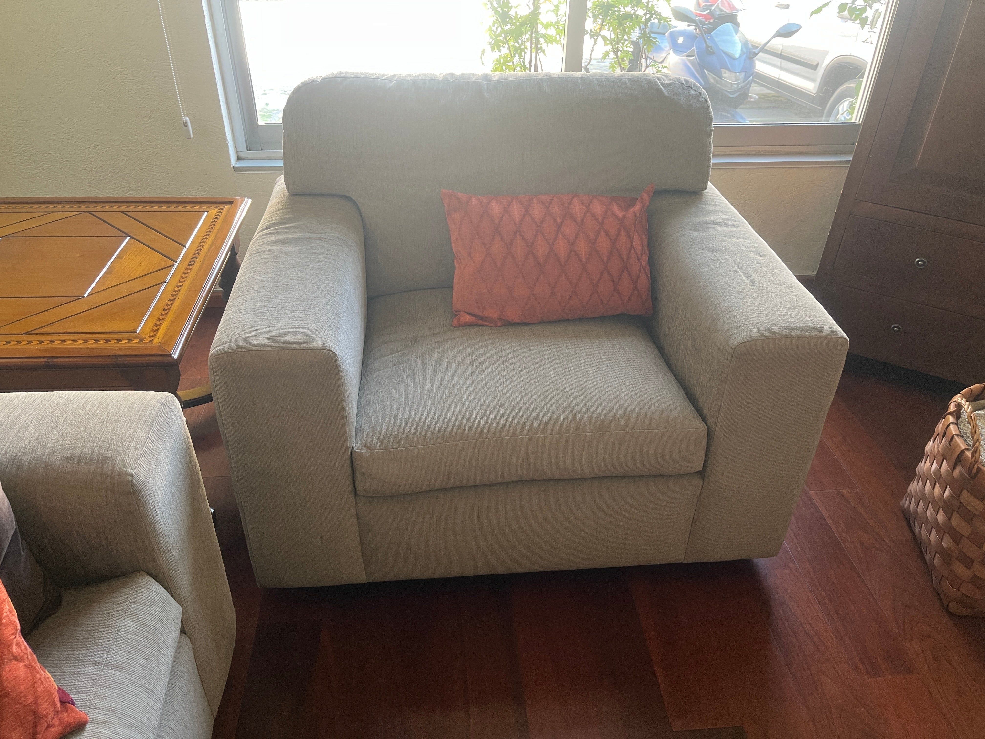 Sala Tapiz Gris con Jgo. de 3 Mesas