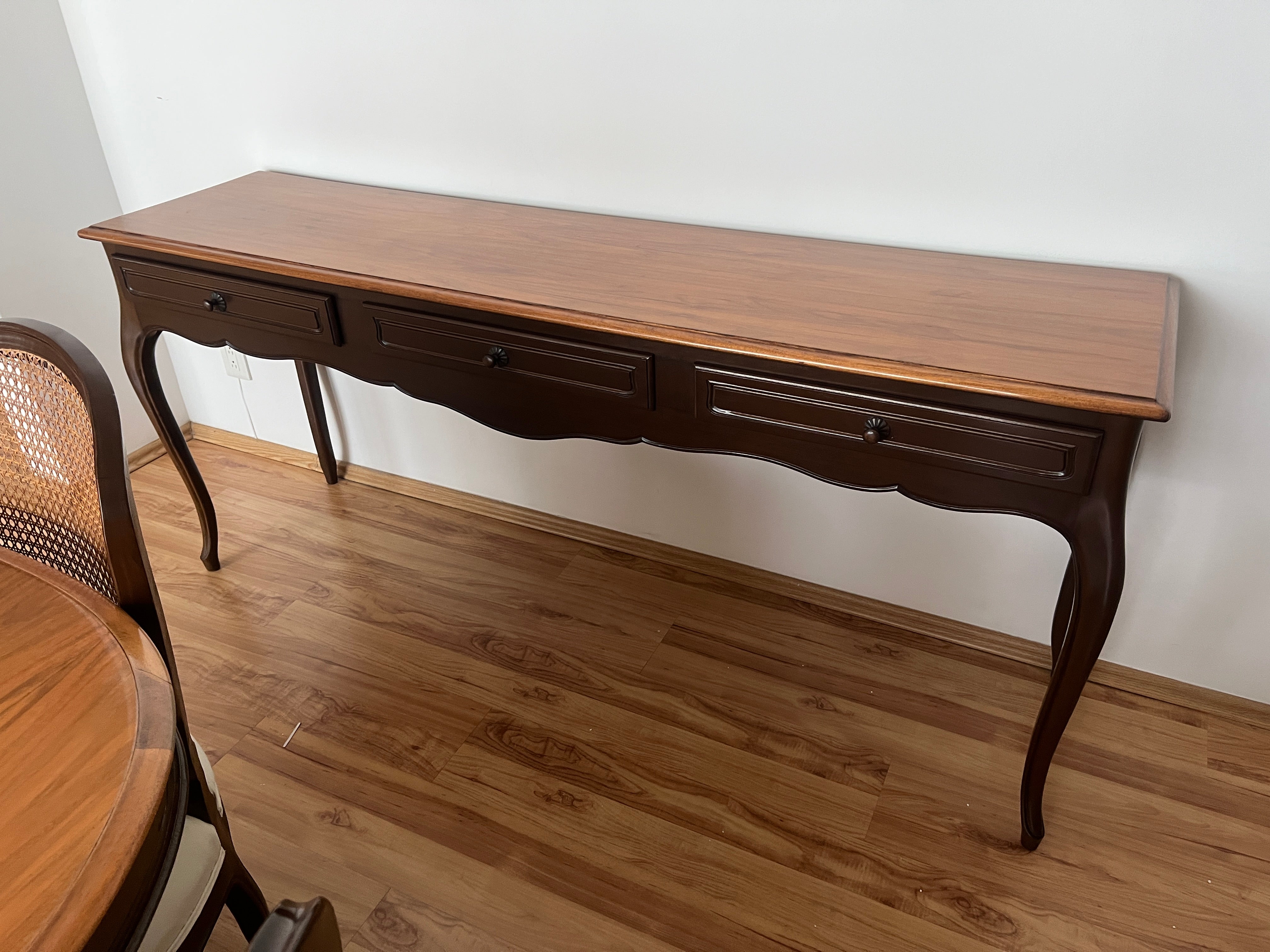 Comedor Provenzal 10 Sillas, Trinchador y Mesa Auxiliar