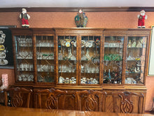 Cargar imagen en el visor de la galería, Comedor 10 Sillas con Vitrina
