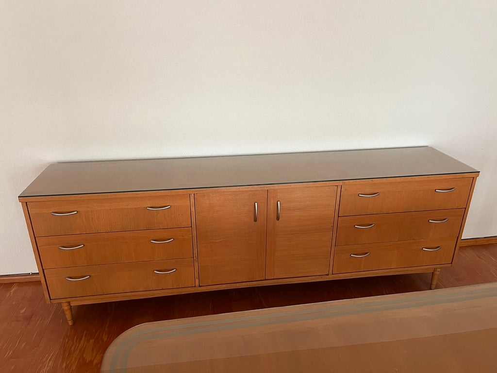 Comedor Van Beuren 6 Sillas y 2 Trinchadores