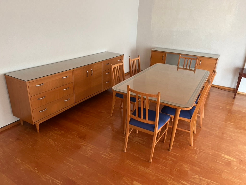 Comedor Van Beuren 6 Sillas y 2 Trinchadores