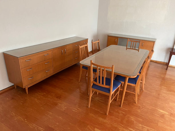 Comedor Van Beuren 6 Sillas y 2 Trinchadores