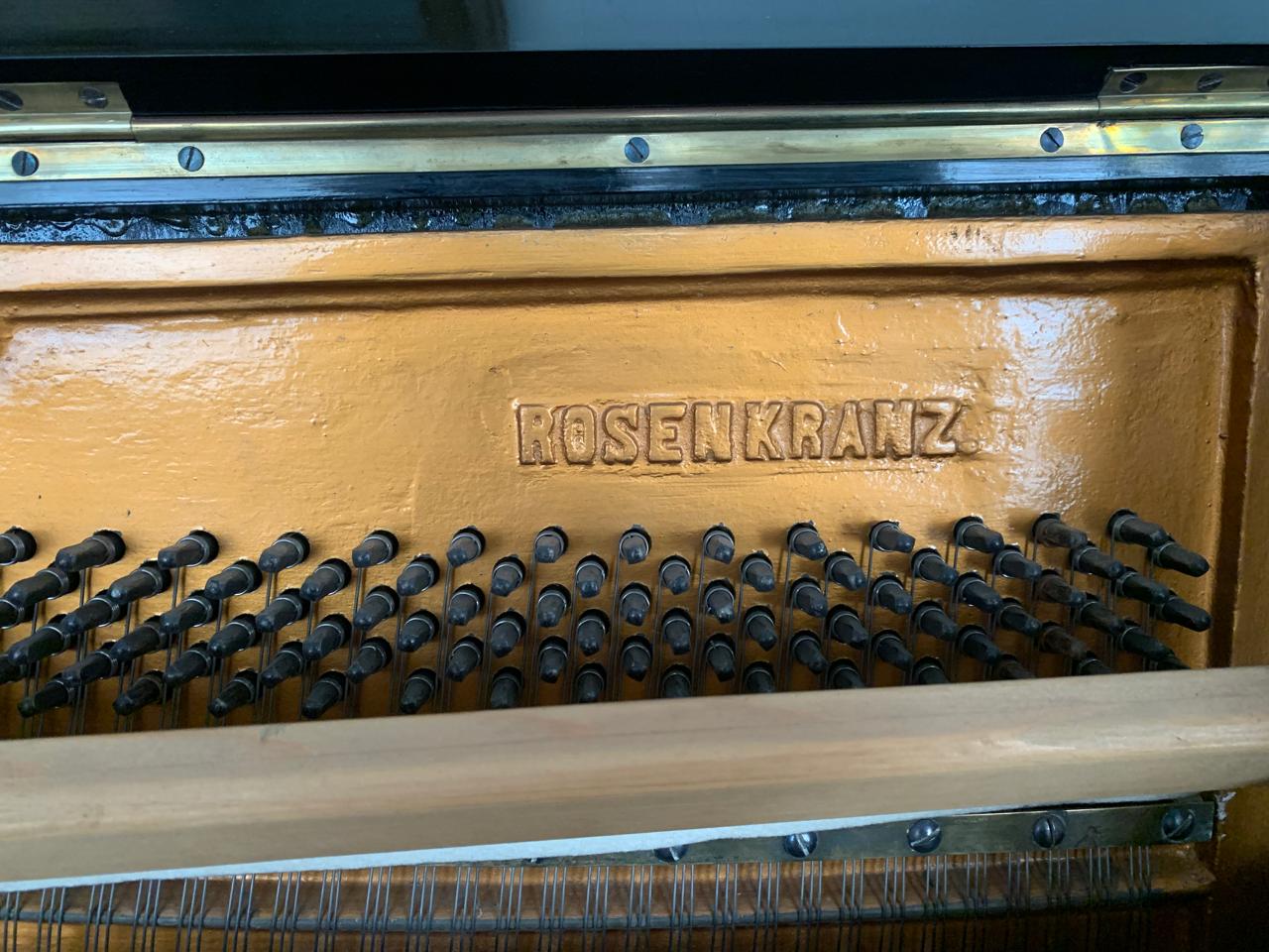 Piano Vertical Rosenkranz
