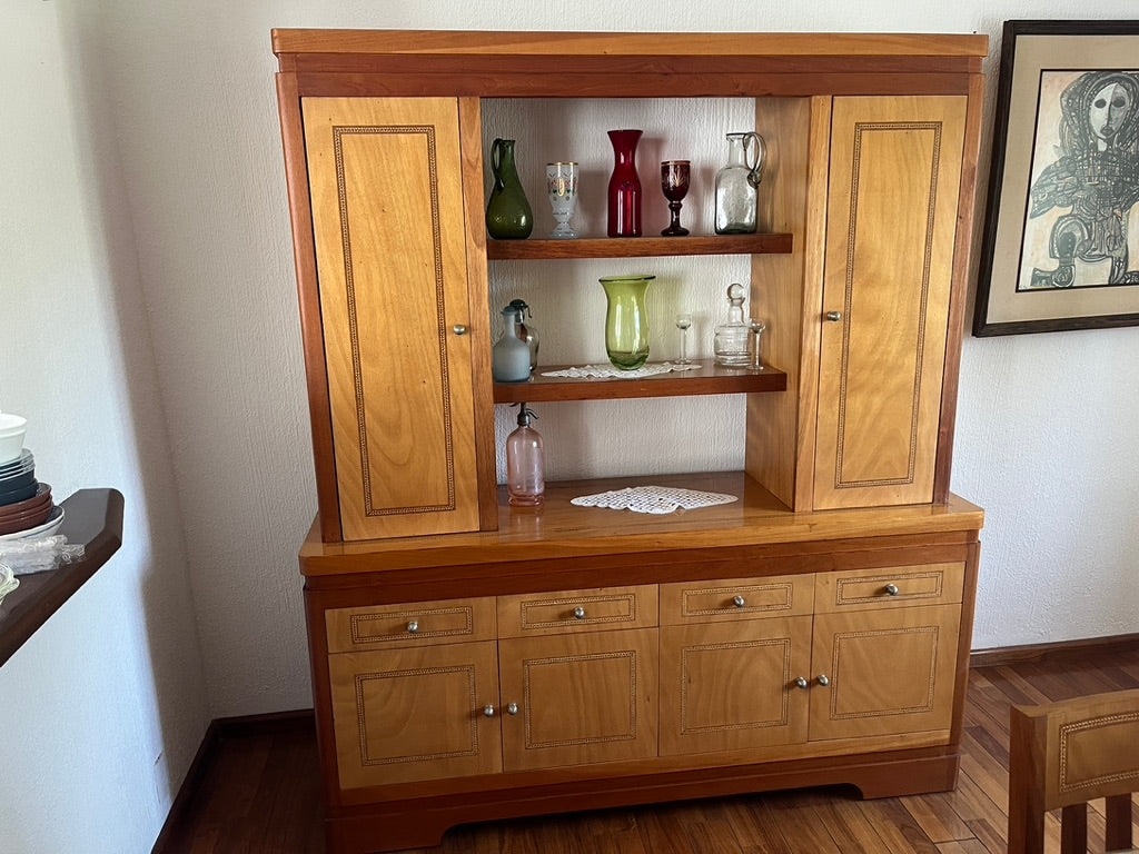 Comedor con 8 Sillas. Trastero y Mesa Auxiliar