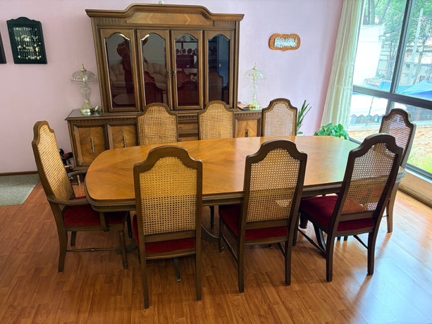 Comedor para 8 Personas con Vitrina Estilo Provenzal