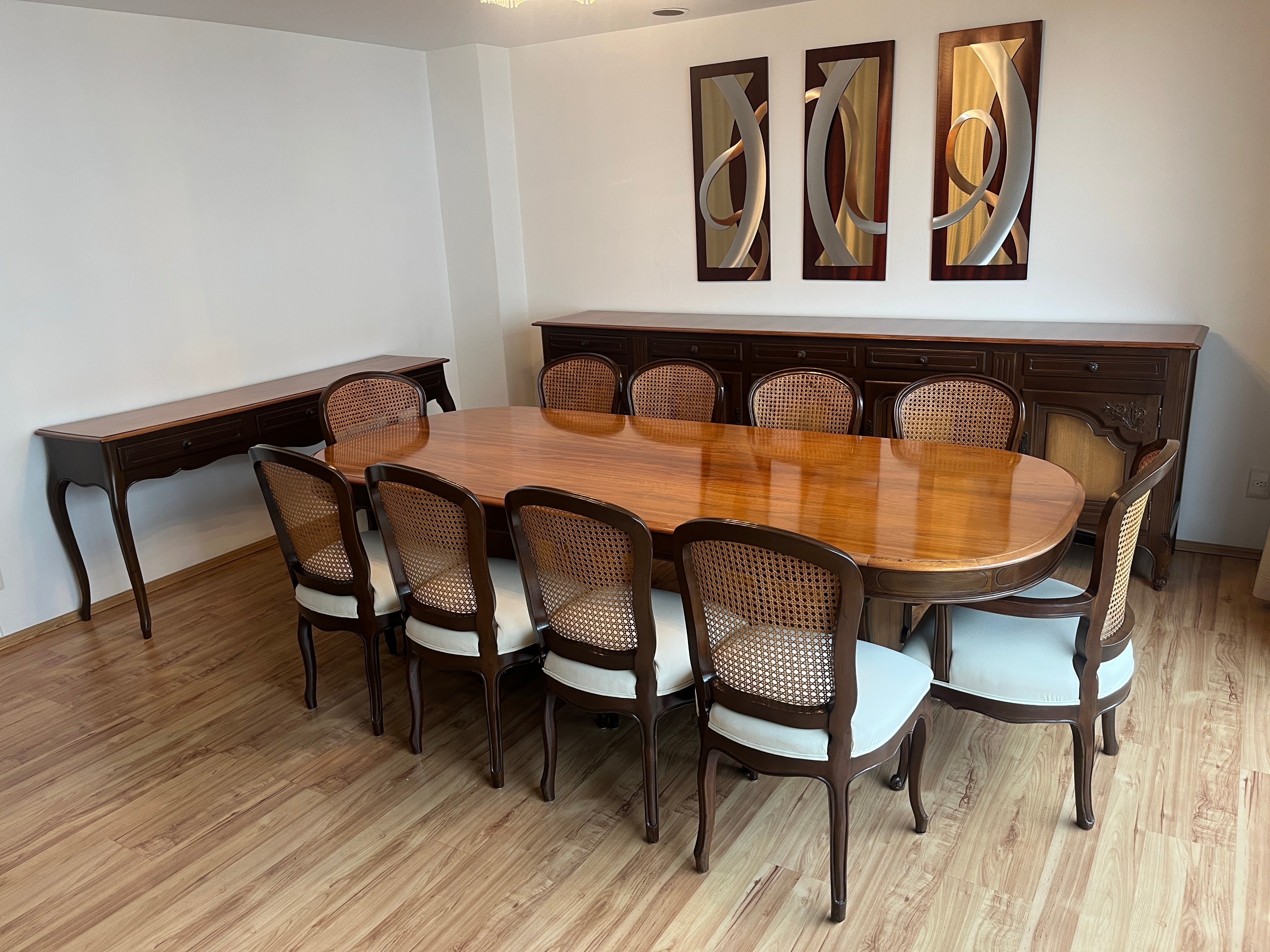 Comedor Provenzal 10 Sillas, Trinchador y Mesa Auxiliar