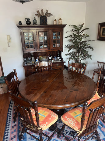 Comedor Redondo 6 Sillas y Vitrina Early American