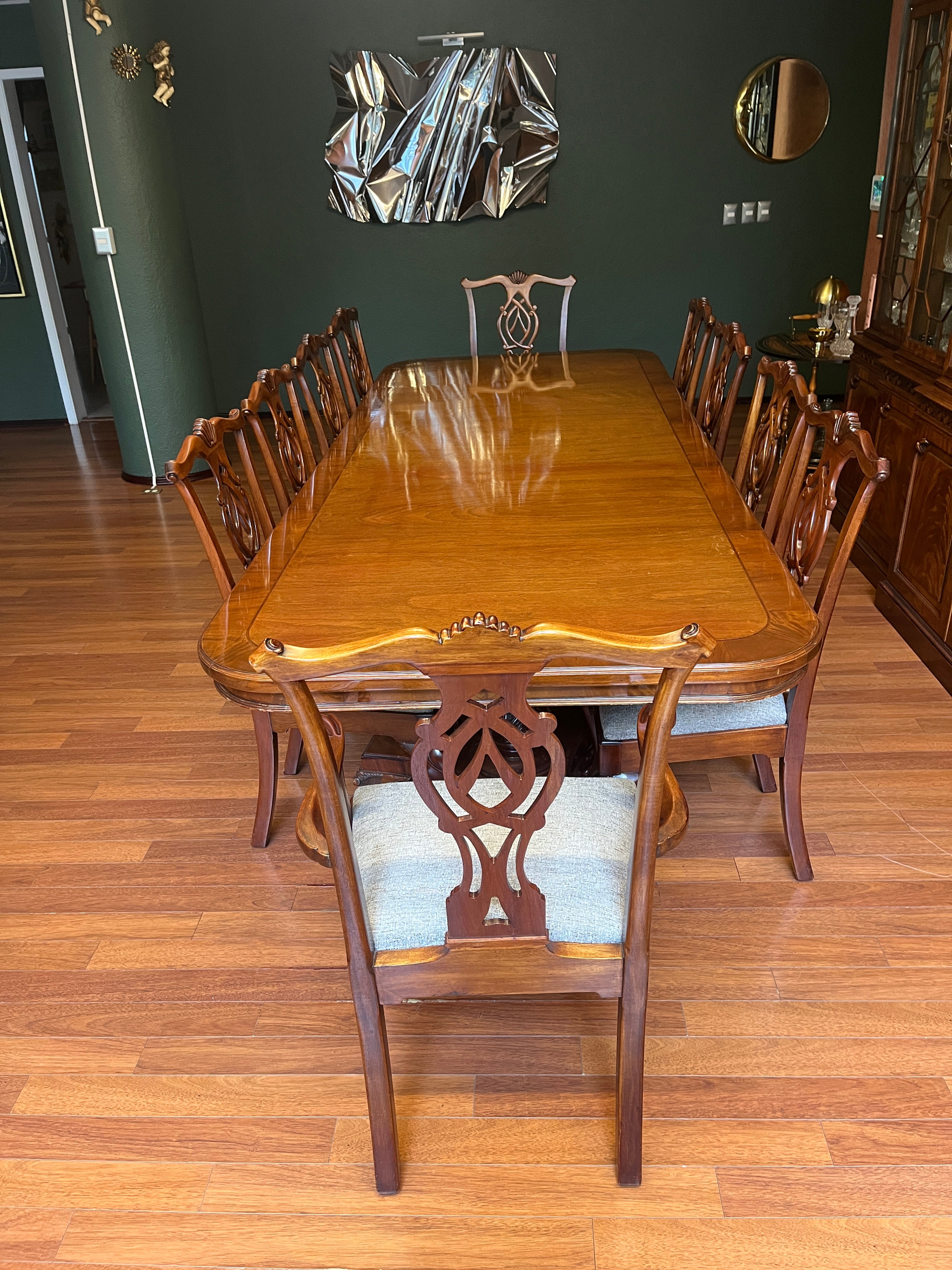 Comedor 10 Sillas con Vitrina