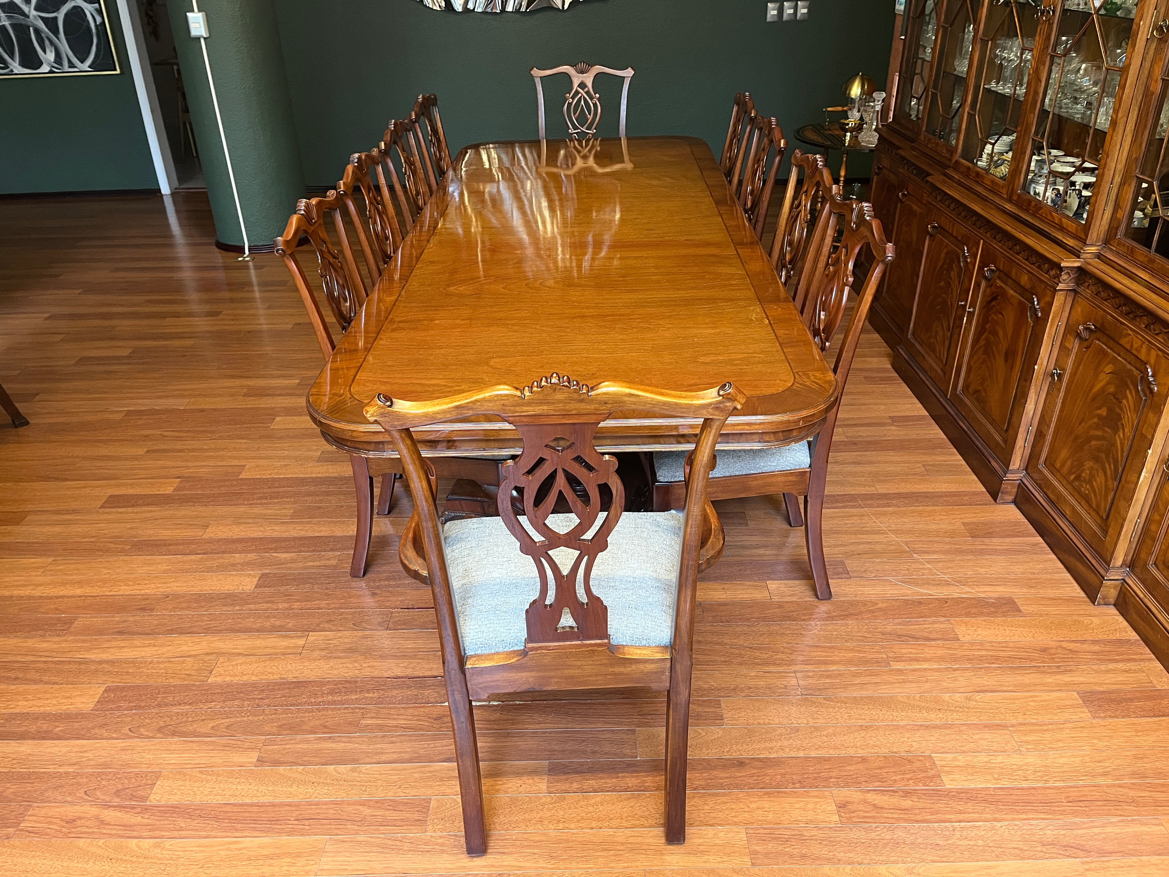 Comedor 10 Sillas con Vitrina