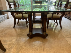 Comedor Cubierta de Vidrio con 10 Sillas y 2 Trinchadores