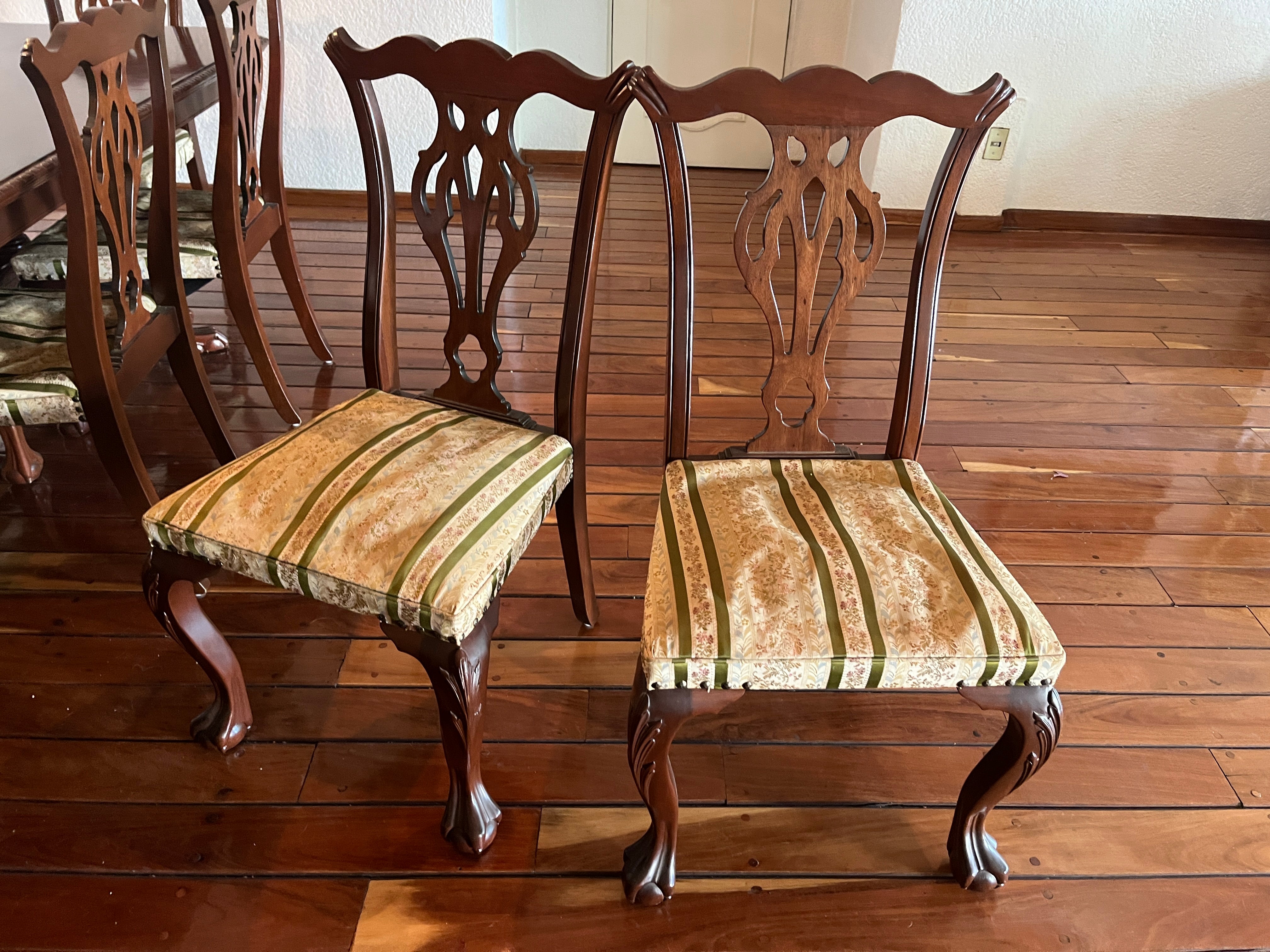 Comedor con 8 Sillas y Consola