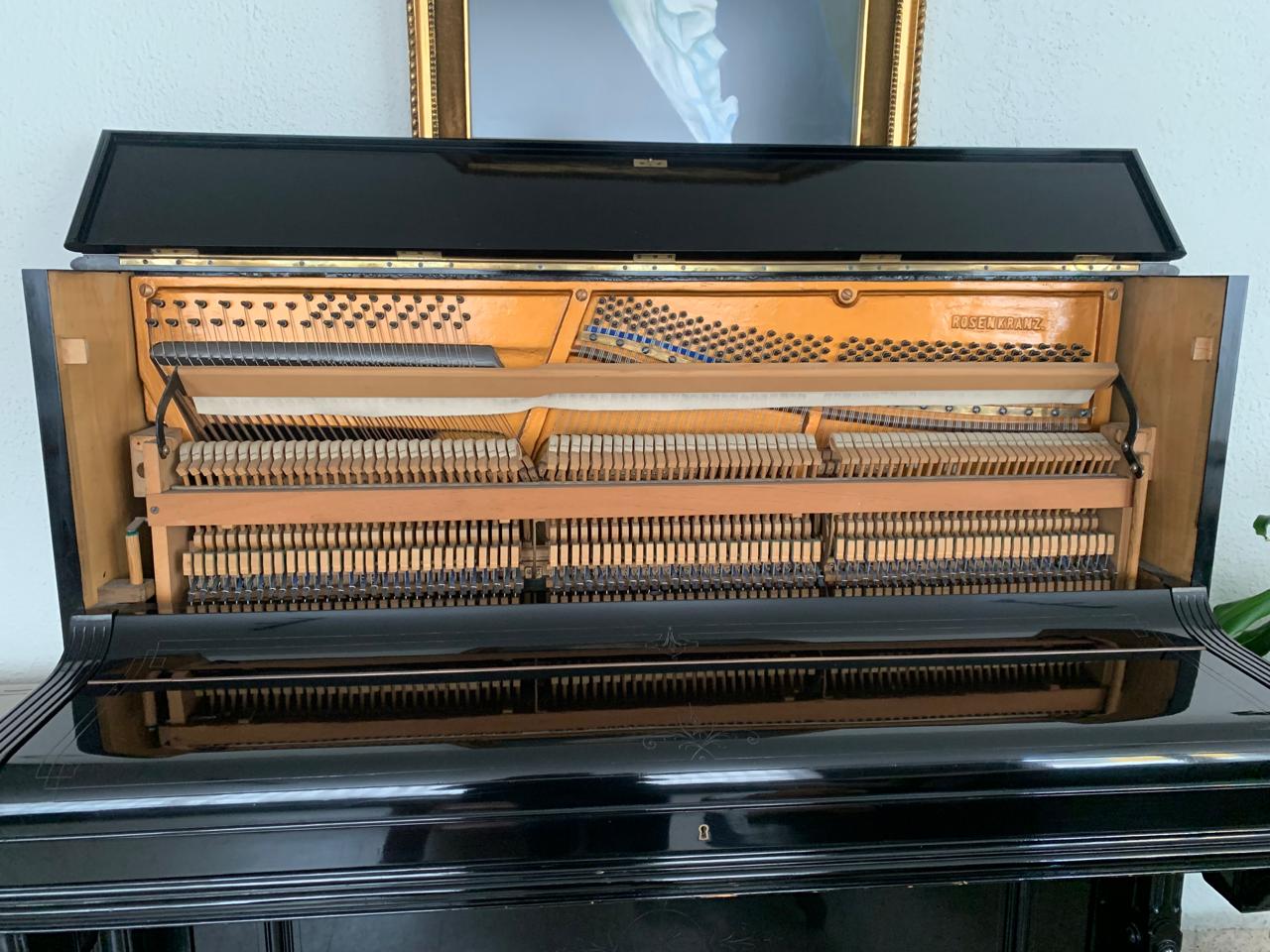 Piano Vertical Rosenkranz
