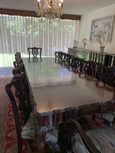 Comedor de Caoba Circa 1940 con 2 Trinchadores y Vitrina