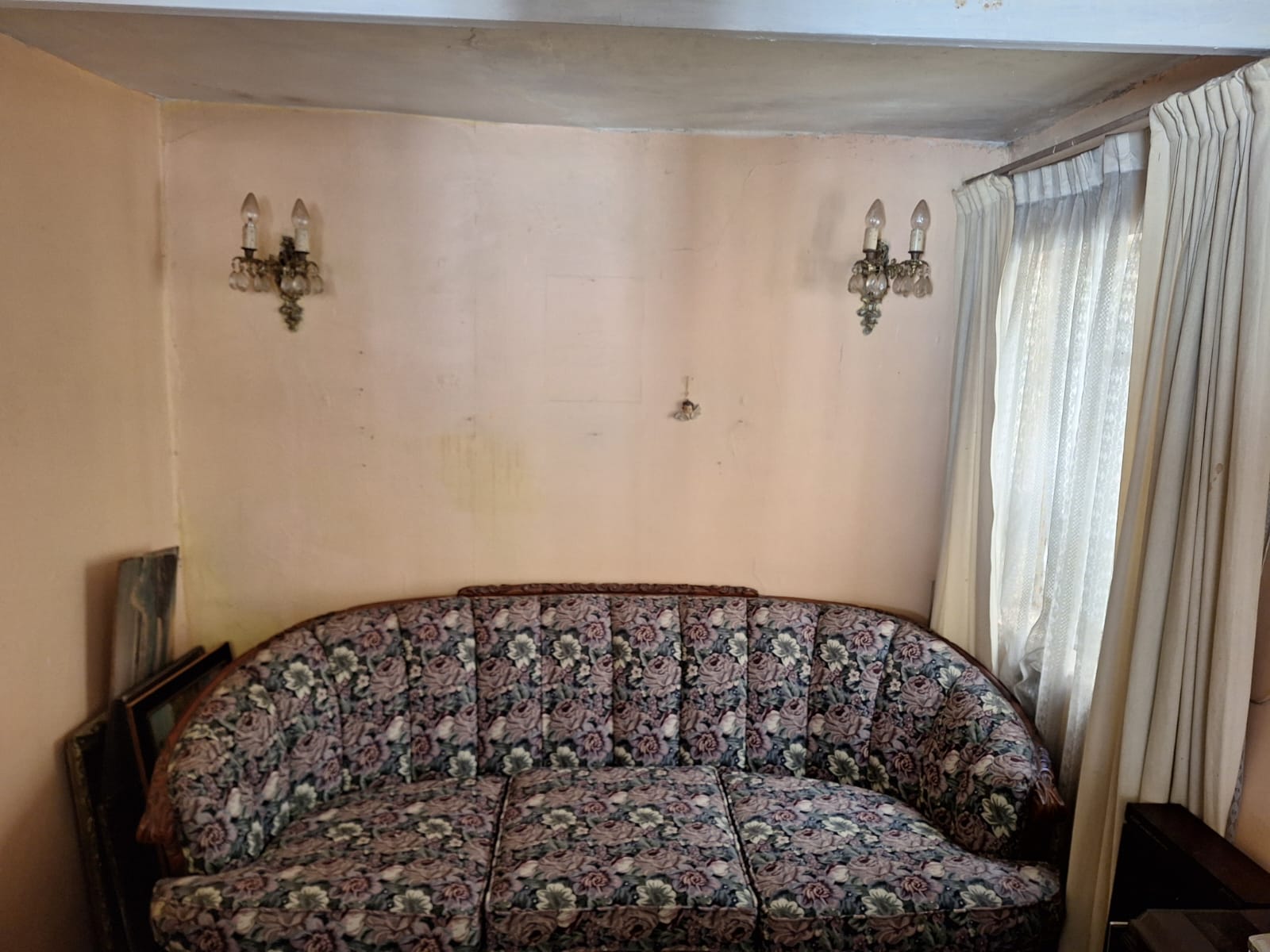 Sala Floreada Marco de Madera Tallado